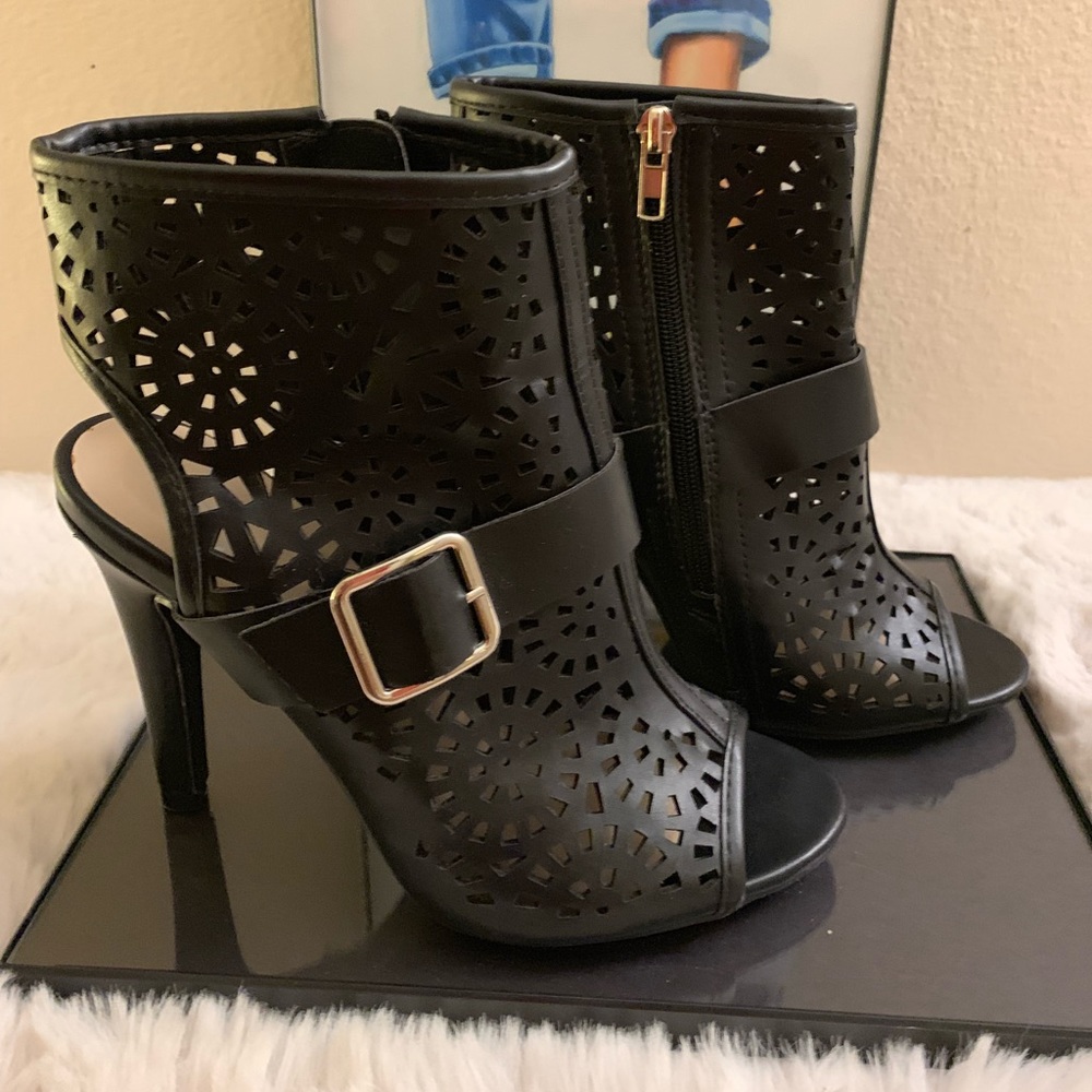 Black high heel with zipper